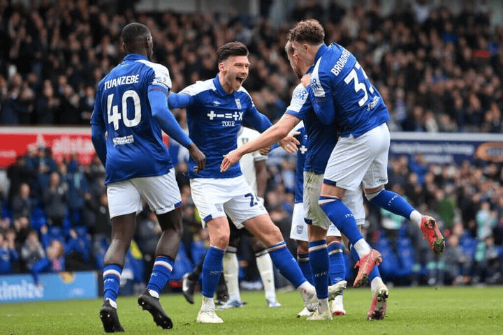 乐鱼体育App-赫尔城足球队