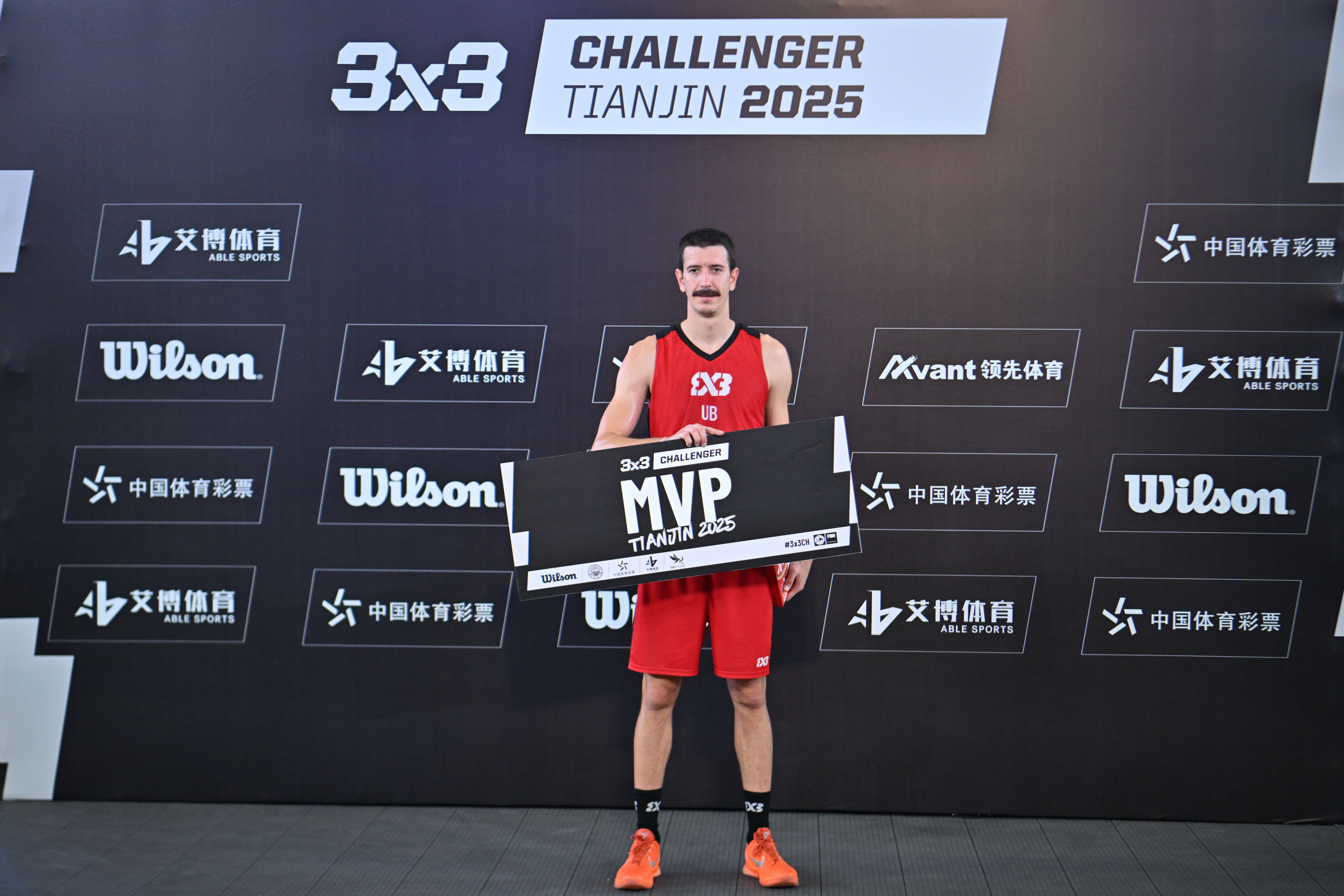 热门篮球赛事直播,球迷狂欢不止一个球员